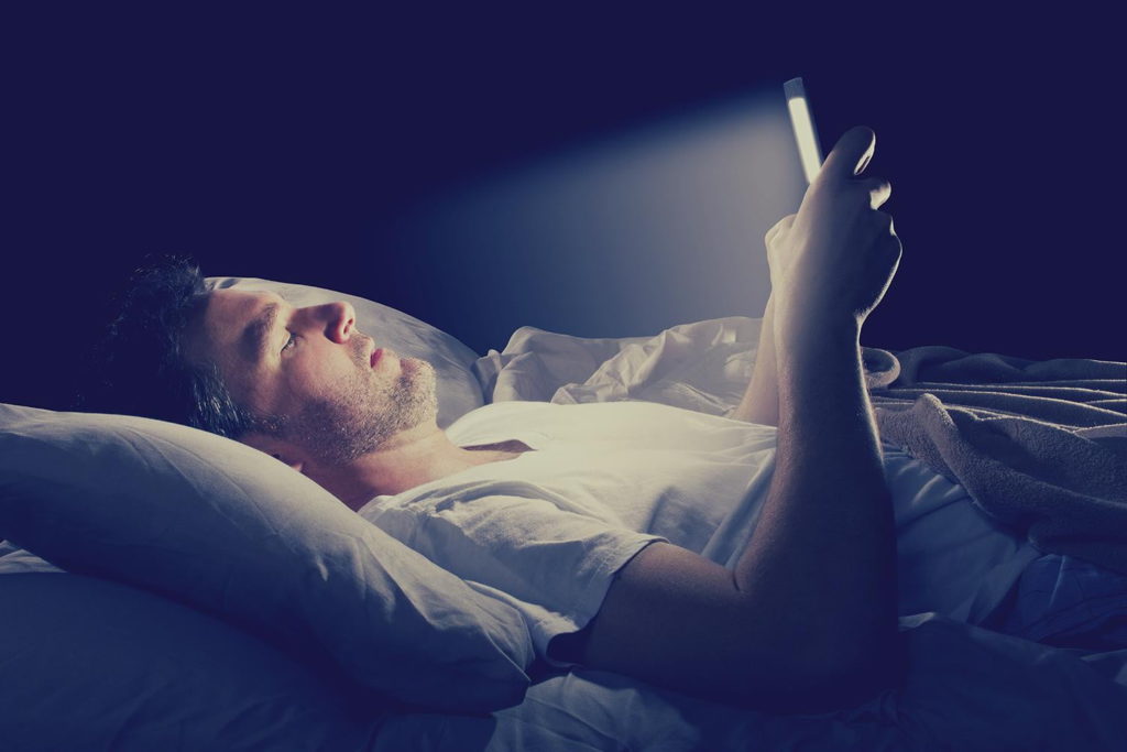 How Blue Light from Screens affects your Sleep