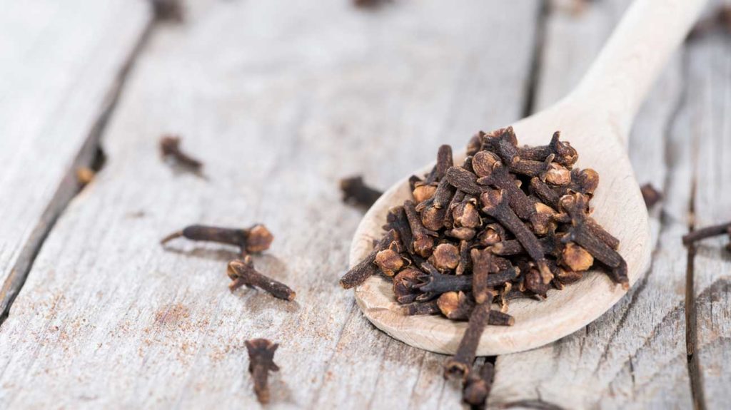 Drink Clove Water everyday for these Amazing Benefits